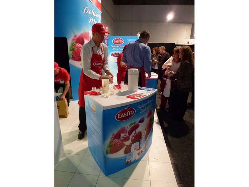 Superlight 800 Curved Demonstration Table