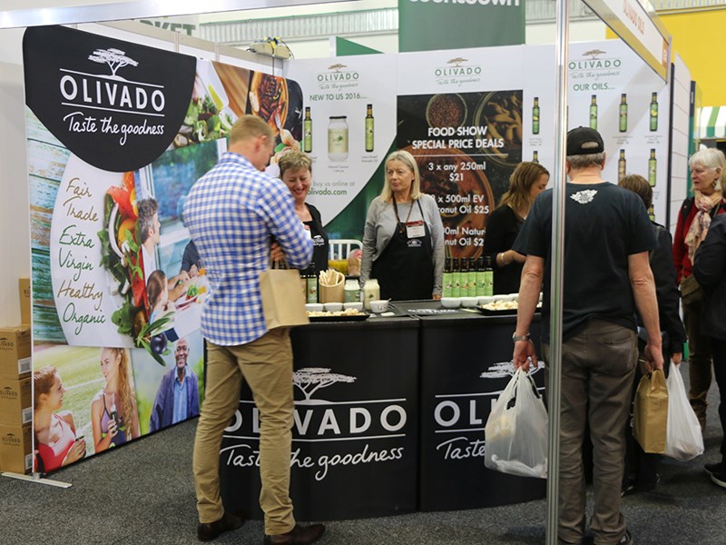 Superlight 1000 Curved Demonstration Table at a Food Show