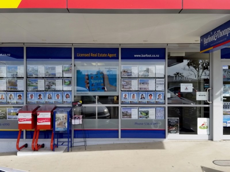 Cable Suspension Display in Real Estate