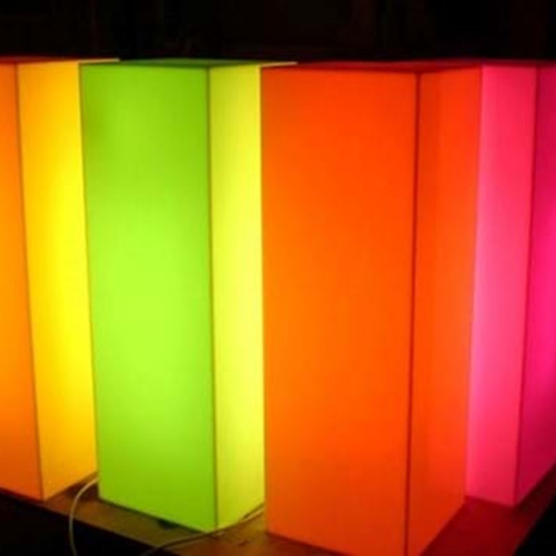 Opal-illuminated-display-plinths