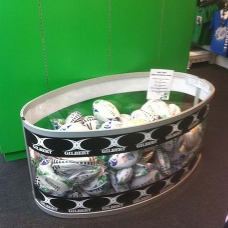 Retail display unit for balls