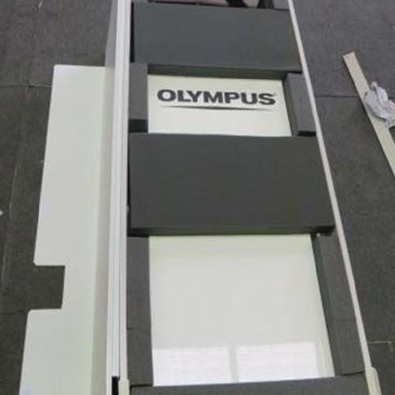 Custom road case to hold perspex plinth