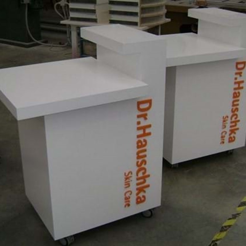 Custom-retail-stands