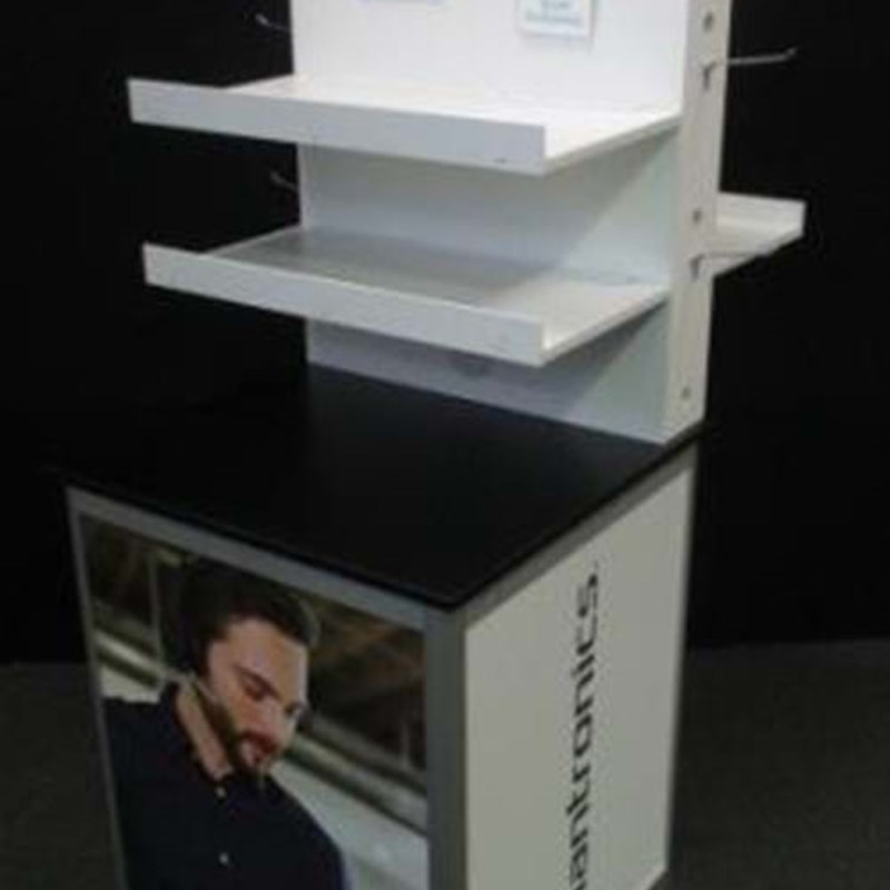 Portable listening station for headphones