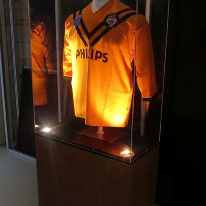 Glass showcase
