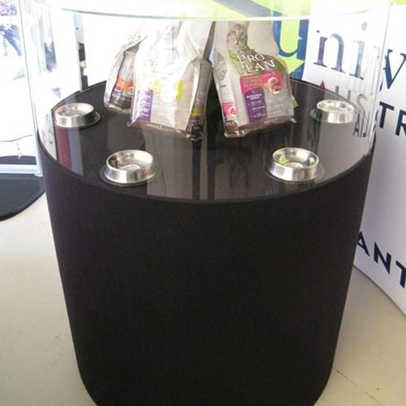 Round plinth with case