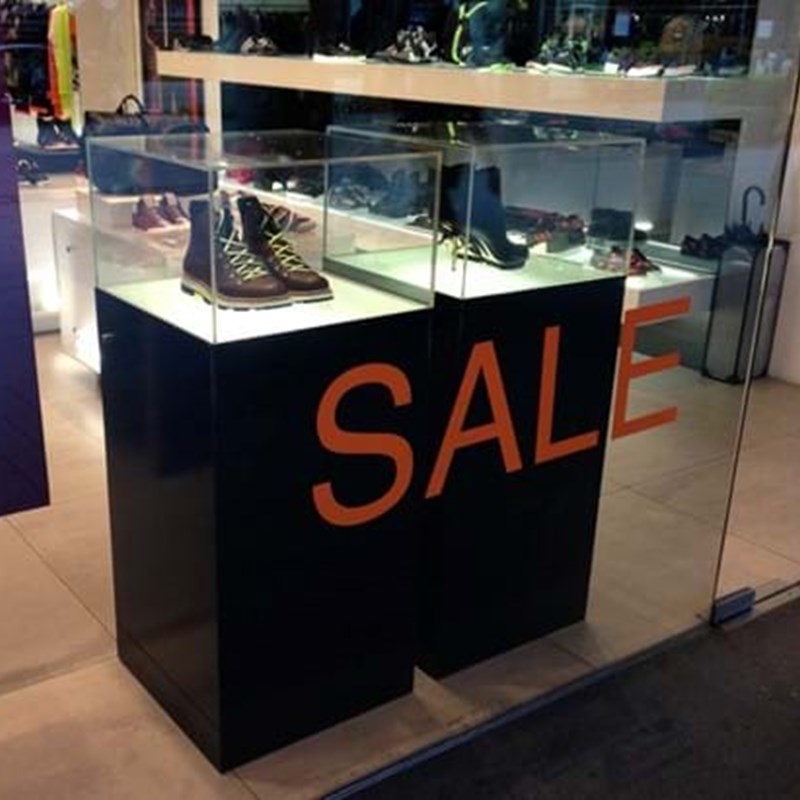 Window displays with clear case