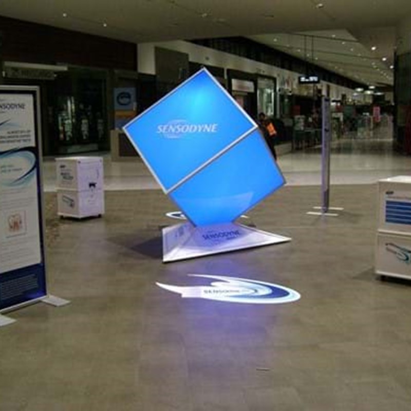 Giant illuminated cube